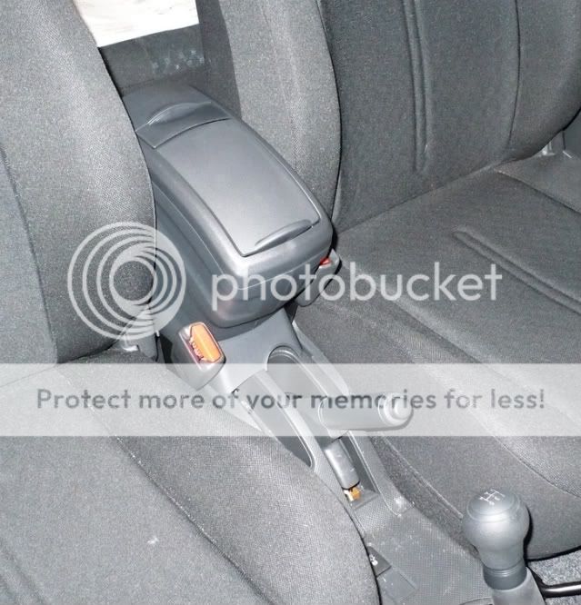 Toyota IST (JDM) armrest / center console in an xD